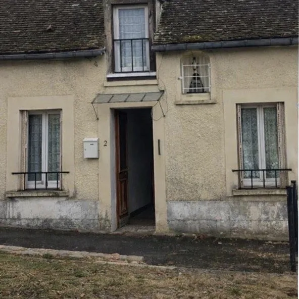 Avant : façade ternie, soubassement abîmé