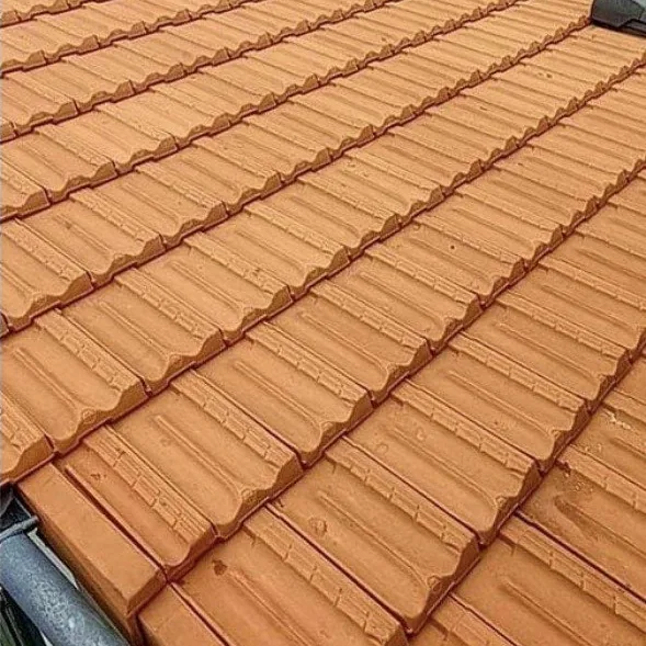 Après : couverture en tuiles neuves